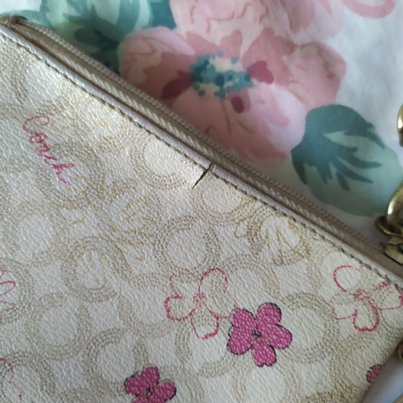 Coach Waverly Blossom Flower Wristlet Wallet - Picture 4 of 6